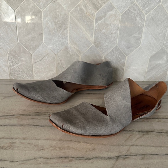 CYDWOQ Courtyard Gray Women's Flats - Picture 4 of 6